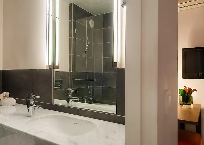 Отель Marais Bastille 3*