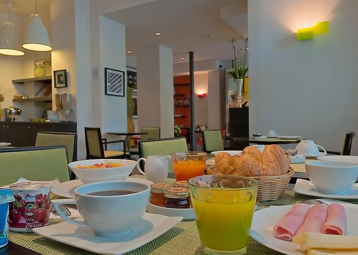 Отель Marais Bastille 3*