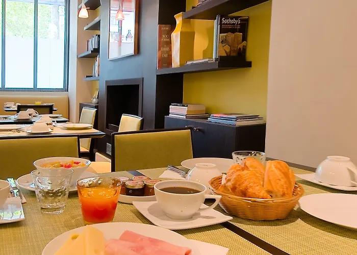 Отель Marais Bastille Париж